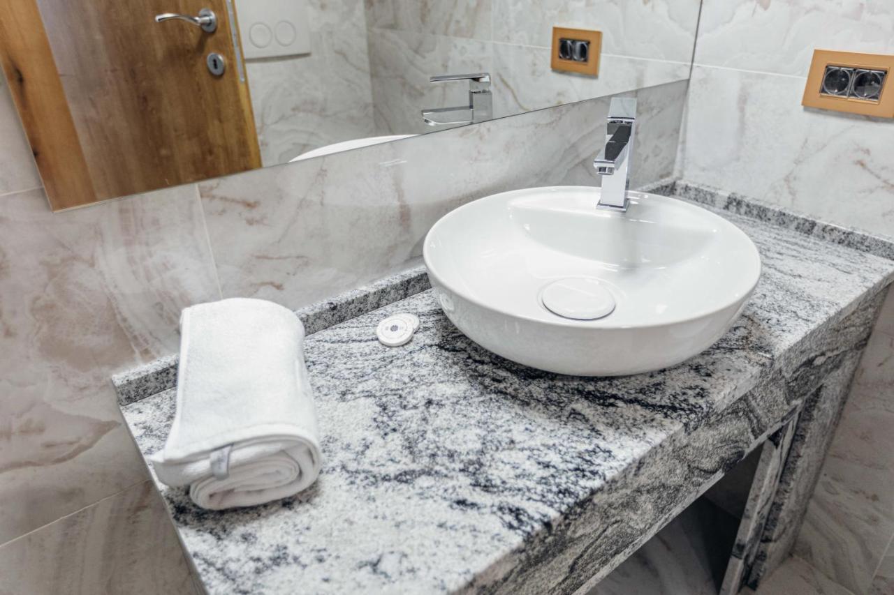 Hotel Livnica เบลเกรด ภายนอก รูปภาพ